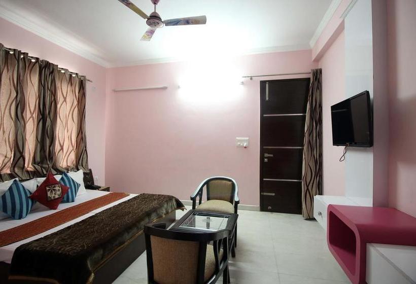 Divine Residency By Royal Collection Hotels 15