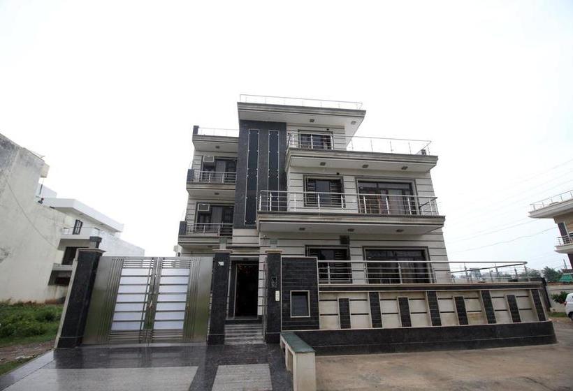 Divine Residency By Royal Collection Hotels 17