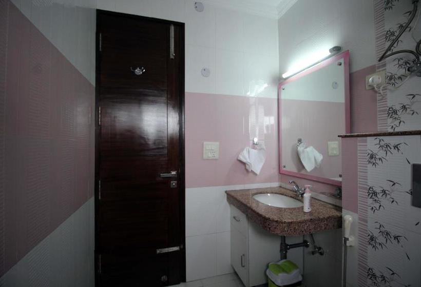 Divine Residency By Royal Collection Hotels 8