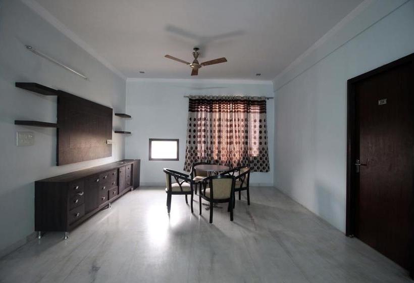 Divine Residency By Royal Collection Hotels 9