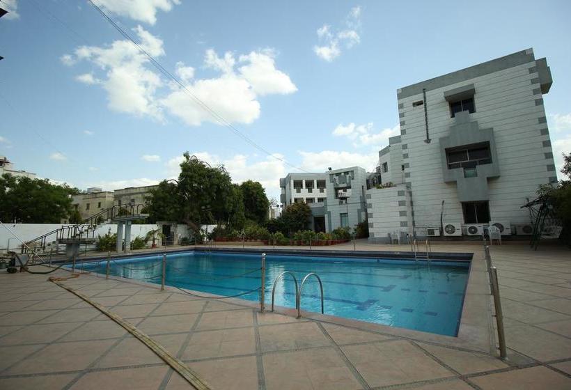 Hotel Oyo 5054 Sunnstep Club 1