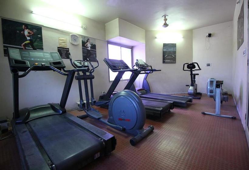 Hotel Oyo 5054 Sunnstep Club 2