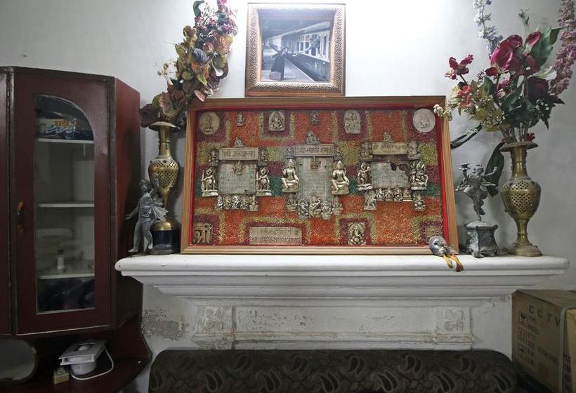 Hotel Oyo 5962 Home Stay Barlow Villa 8