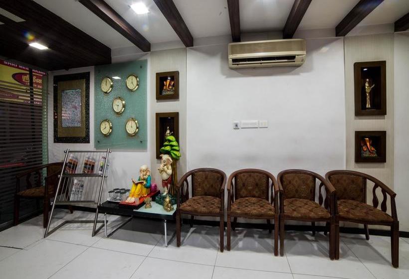 Hotel Oyo 4501 Keerthi 7