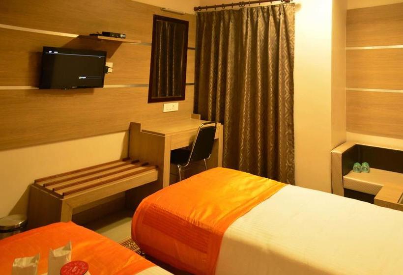 Hotel Oyo 4240 S J International 11