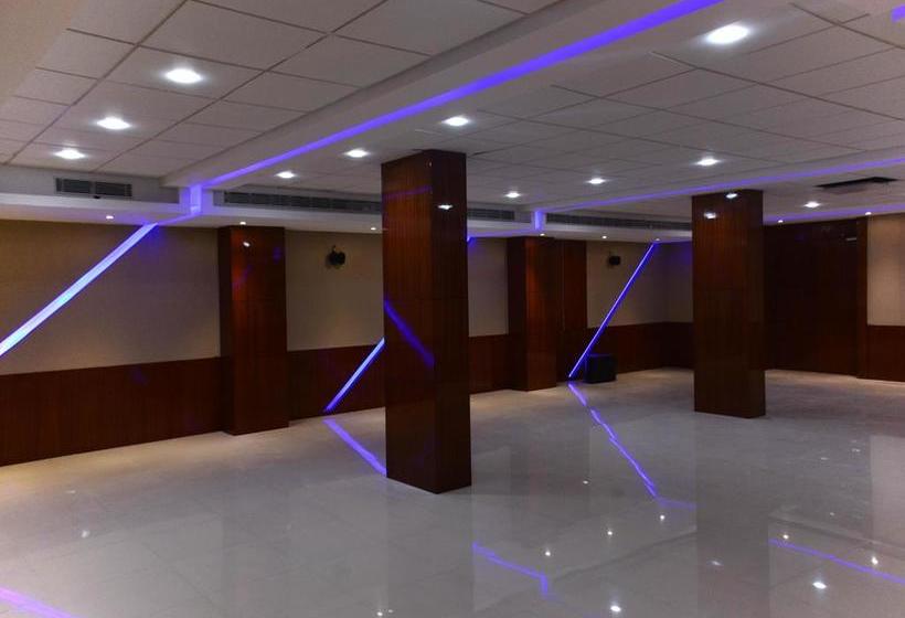 Hotel Oyo 4240 S J International 20