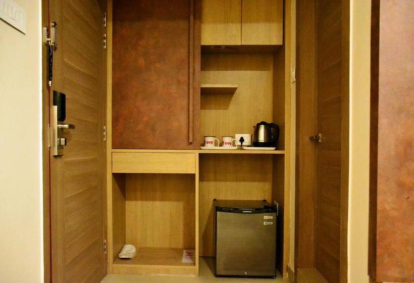 Hotel Oyo 4240 S J International 9