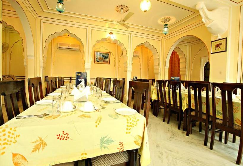 Hotel Oyo 2057 Maharaja Haveli 4