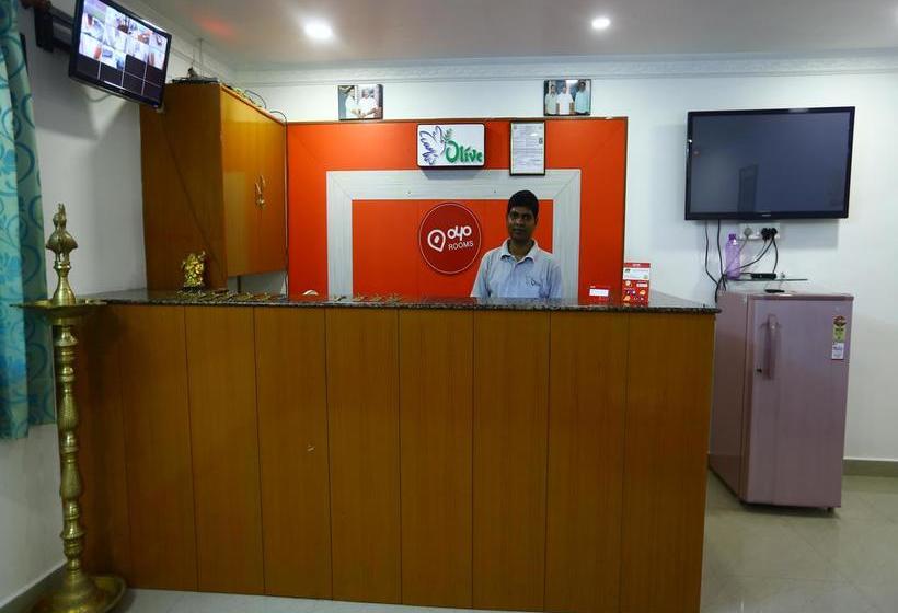 Hotel Oyo 2140 Apartment Perungudi 4