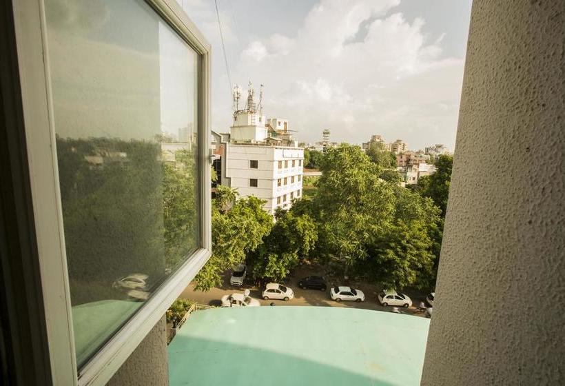 Hotel Oyo 1371 Near Tcs 17