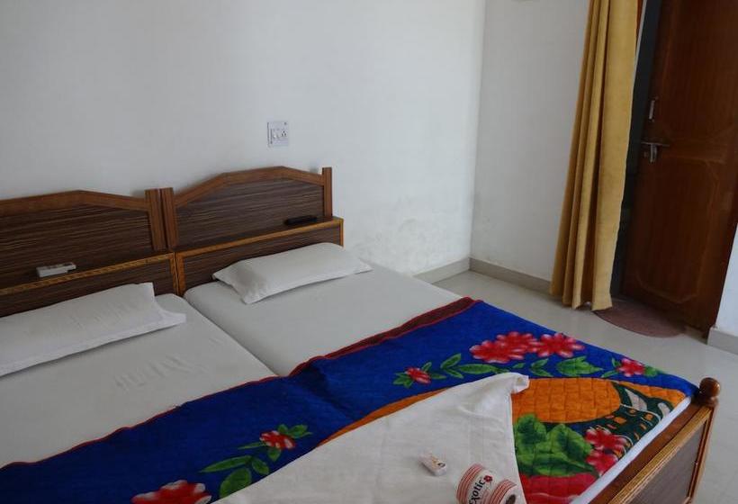 Hotel Shivam Palace 13