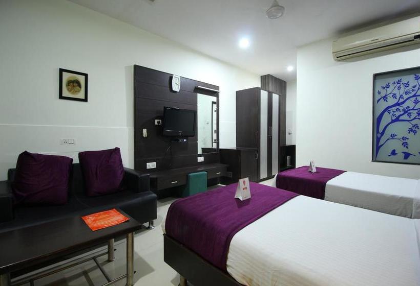 Hotel Oyo 900 Marshall The Grand 10