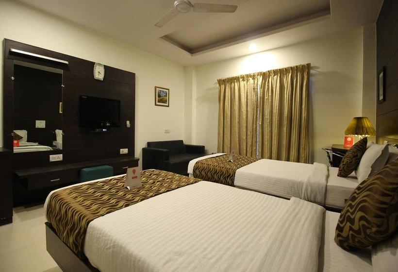 Hotel Oyo 900 Marshall The Grand 11