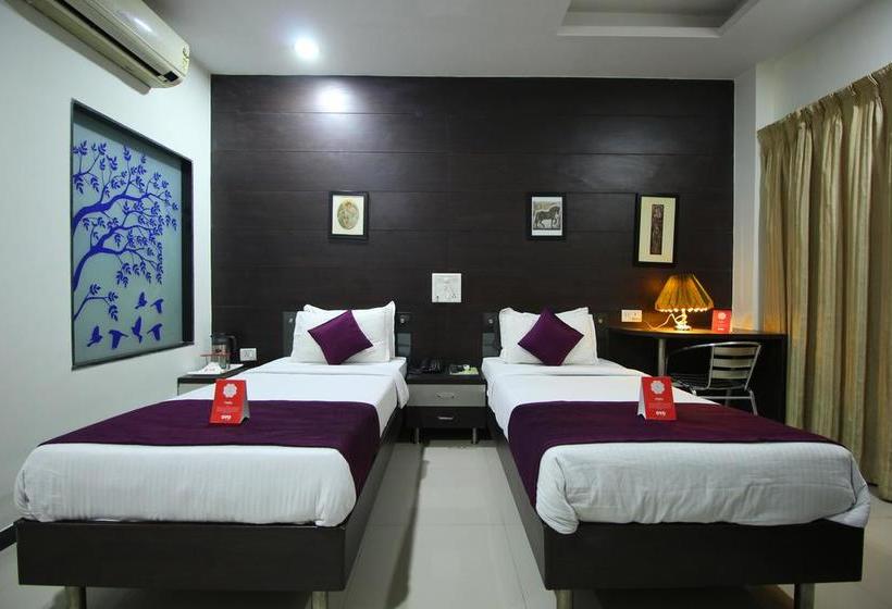 Hotel Oyo 900 Marshall The Grand 2