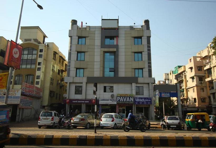 Hotel Oyo 900 Marshall The Grand 20