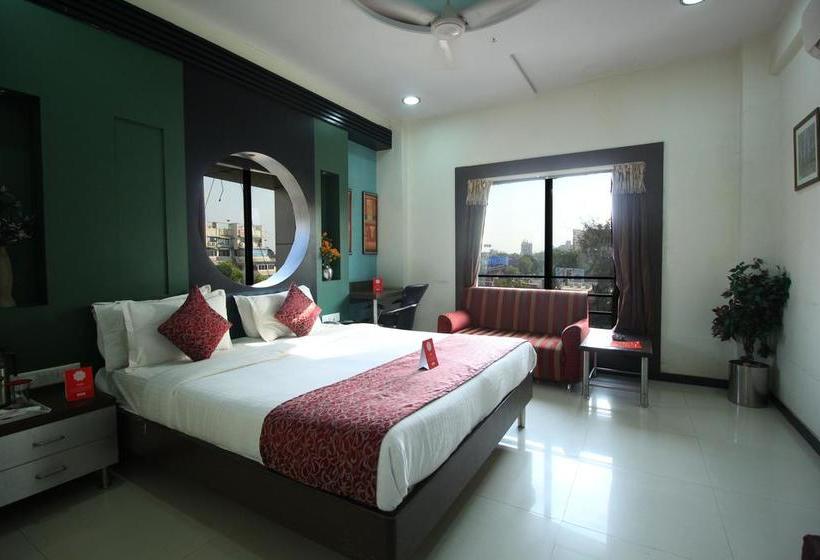 Hotel Oyo 900 Marshall The Grand 5