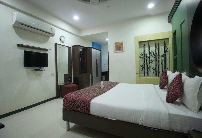 Hotel Oyo 900 Marshall The Grand 8