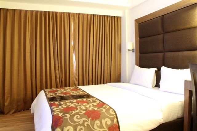 Hotel 10blossoms Park Residency 10