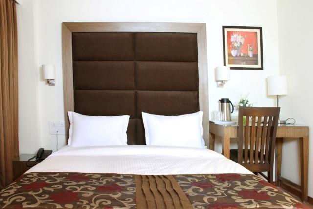 Hotel 10blossoms Park Residency 11