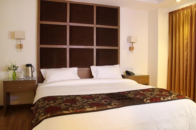 Hotel 10blossoms Park Residency 18