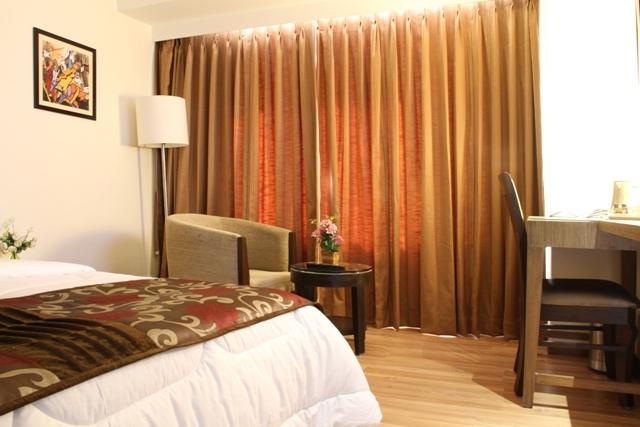 Hotel 10blossoms Park Residency 4