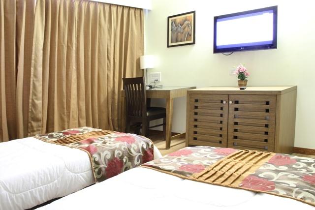 Hotel 10blossoms Park Residency 7