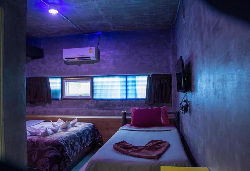 Coma Hostel And Travel Agency 4