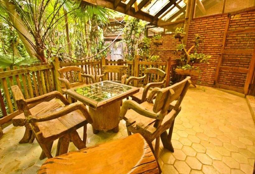 Resort Momchailai Forest Retreat 8