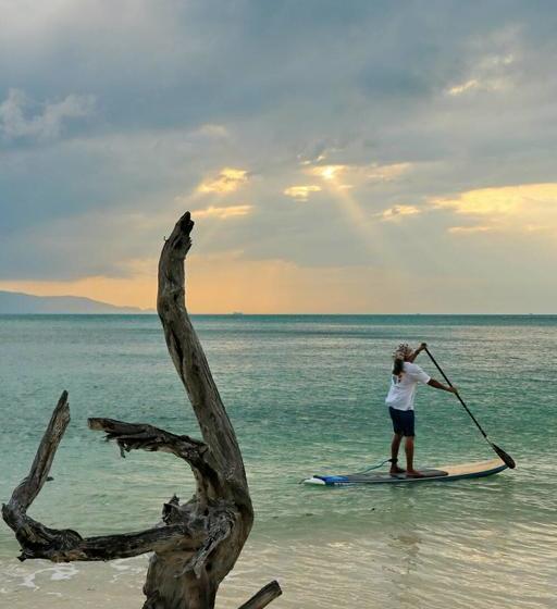 Hotel The Cabin Beach Resort 2