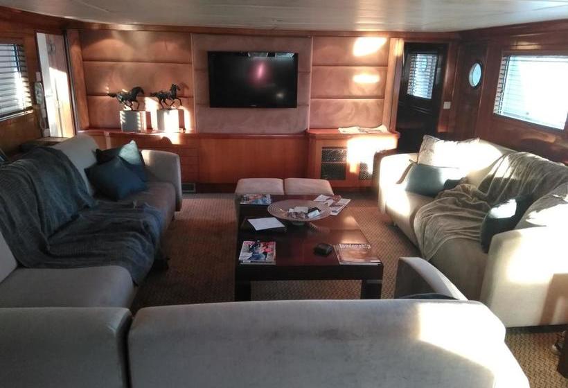 Hotel Jackie O Classic Luxury Yacht & Boutique 14