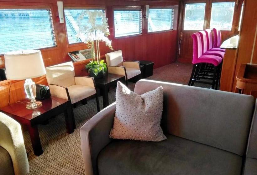 Hotel Jackie O Classic Luxury Yacht & Boutique 19