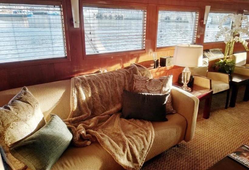 Hotel Jackie O Classic Luxury Yacht & Boutique 20