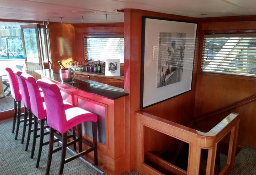 Hotel Jackie O Classic Luxury Yacht & Boutique 7