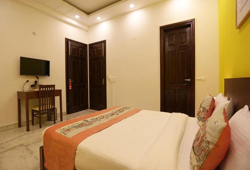 Hotel Oyo Flagship Sector 45 Noida 13