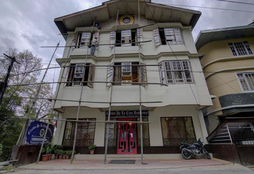 Hotel Oyo 13487 Crown De La Cruz Residency