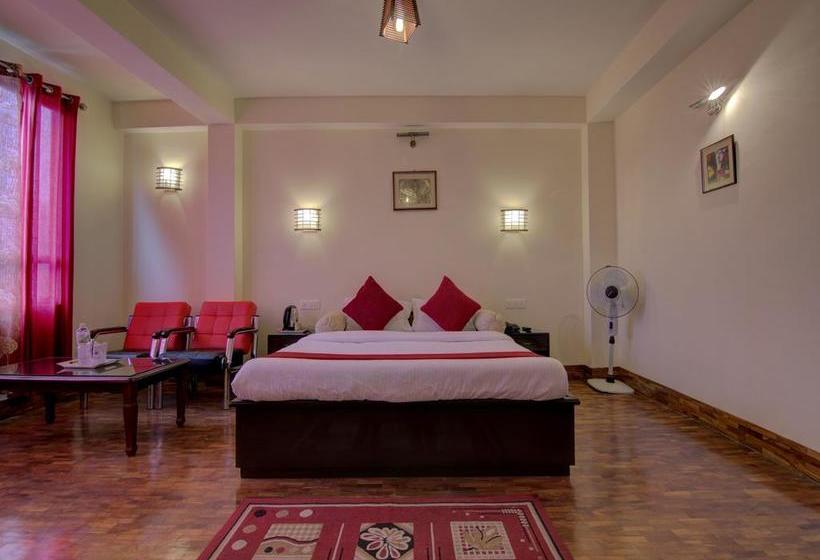 Hotel Oyo 13487 Crown De La Cruz Residency 13