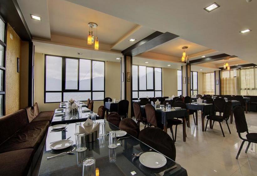 Hotel Oyo 13487 Crown De La Cruz Residency 8