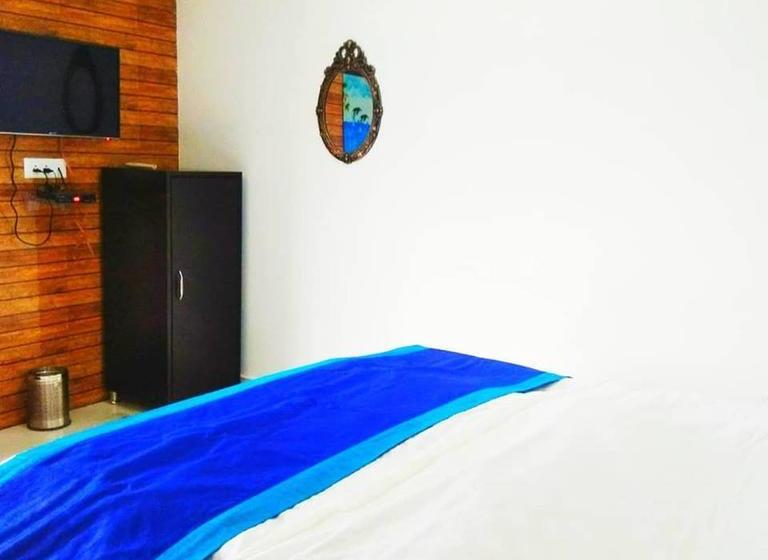 Hotel Lake Pleasant Cottage 1