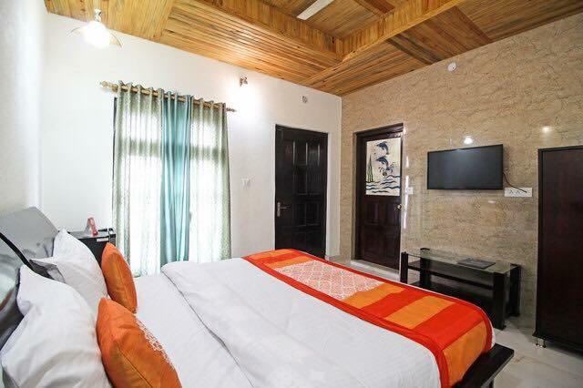 Hotel Lake Pleasant Cottage 13