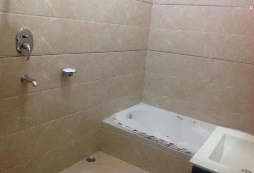 Hotel Lake Pleasant Cottage 8