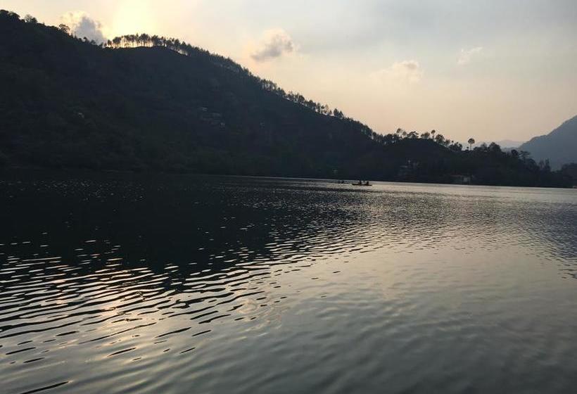 Hotel Lake Pleasant Cottage 9