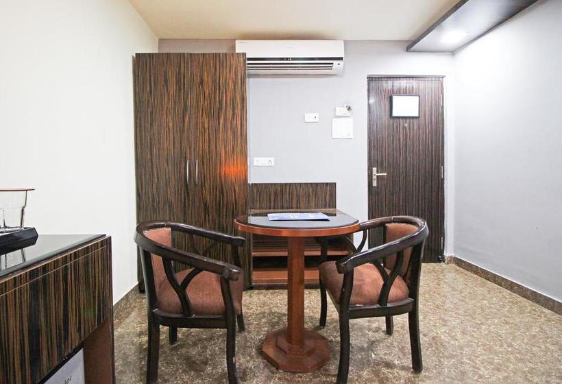 Hotel Oyo 13704 Bailey Road 11