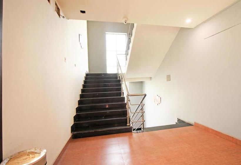 Hotel Oyo 13704 Bailey Road 12