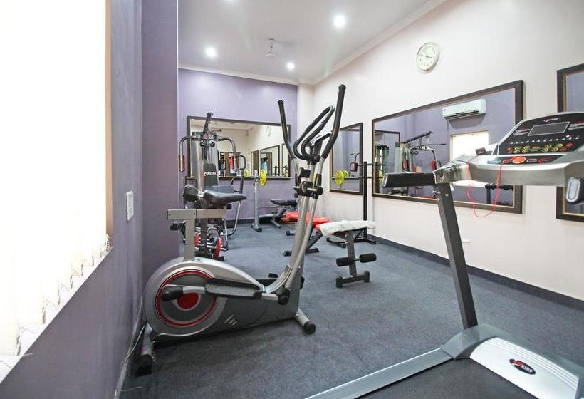 Hotel Oyo 13704 Bailey Road 8