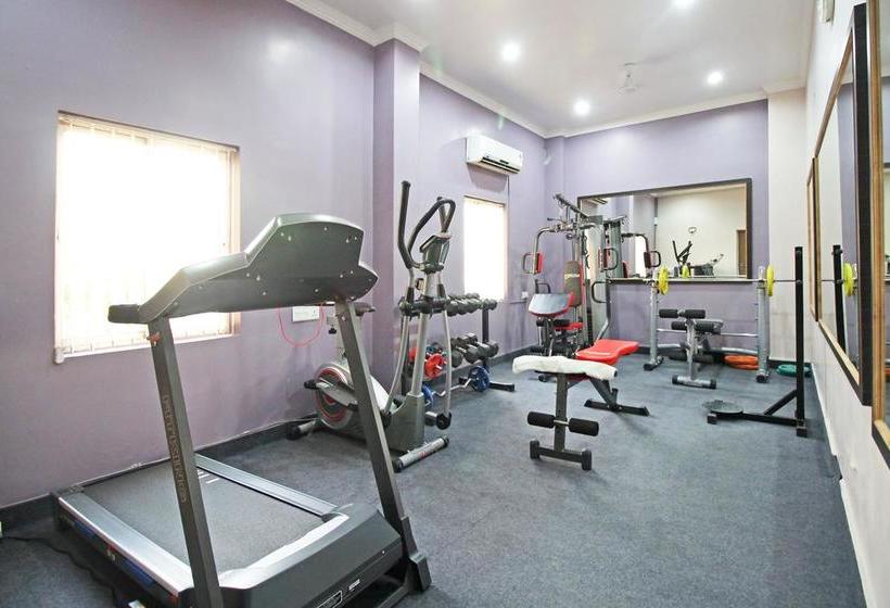 Hotel Oyo 13704 Bailey Road 9