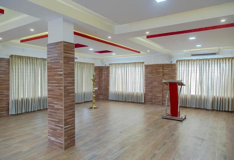 Hotel Oyo 5805 Uthradam Towers 8