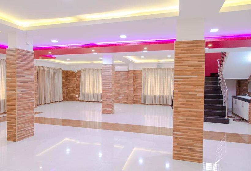 Hotel Oyo 5805 Uthradam Towers 9