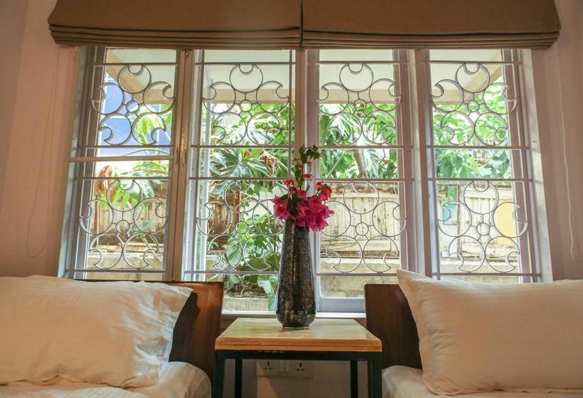 Hostel Locul.uptown 12