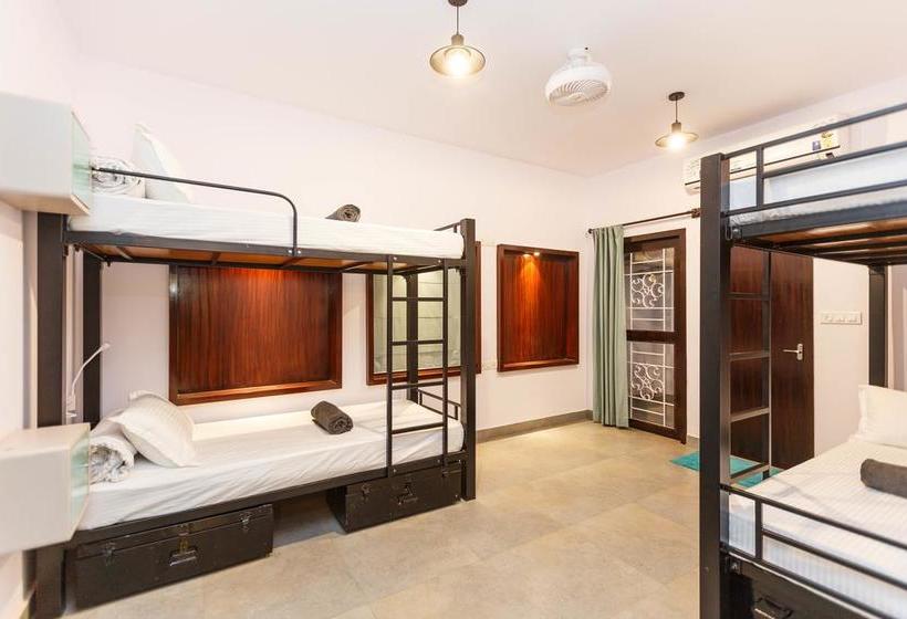 Hostel Locul.uptown 16