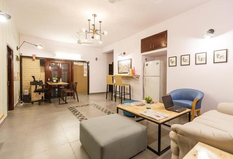 Hostel Locul.uptown 4